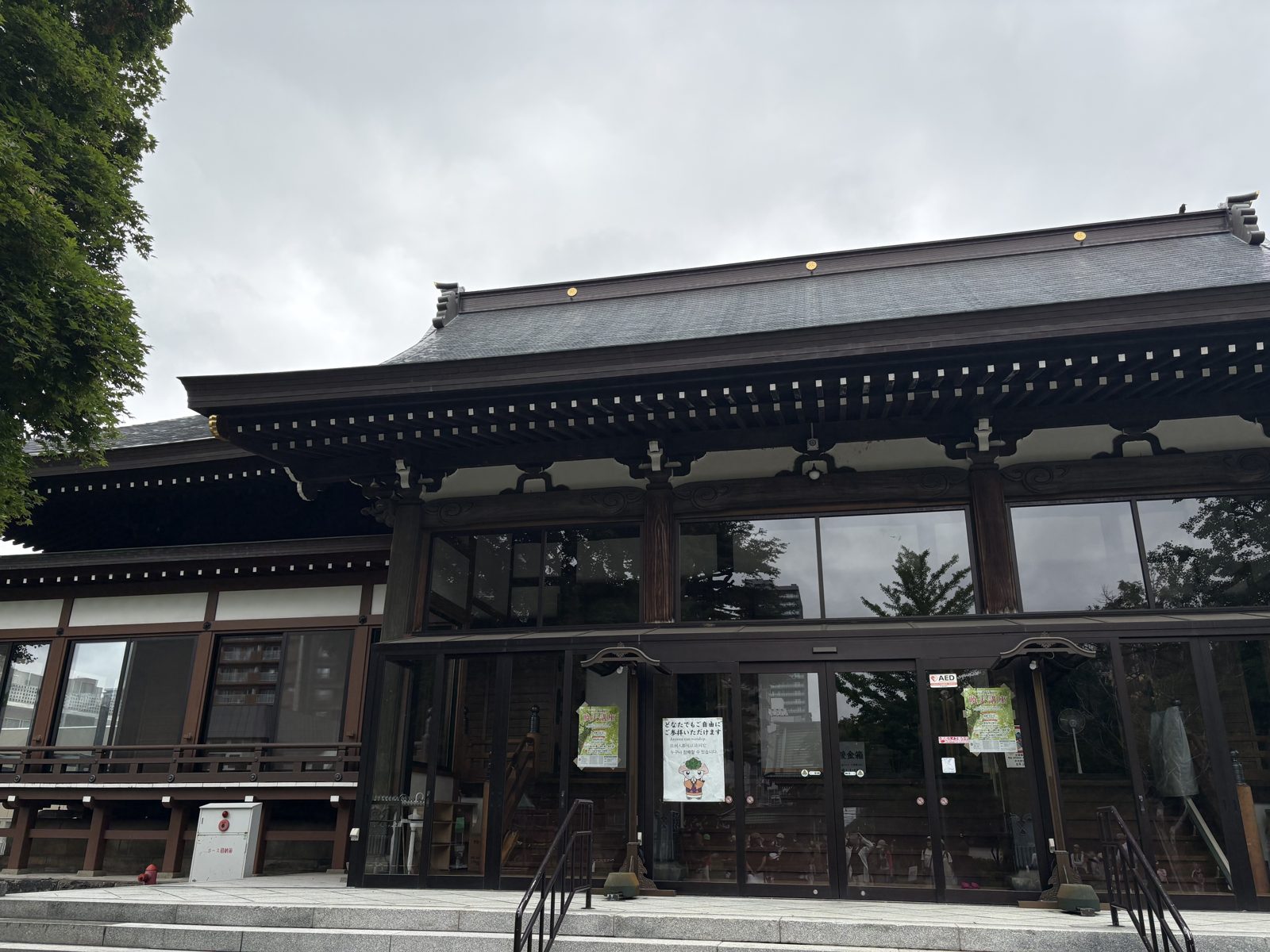 東本願寺札幌別院の本堂。歴史を感じる重厚な建物