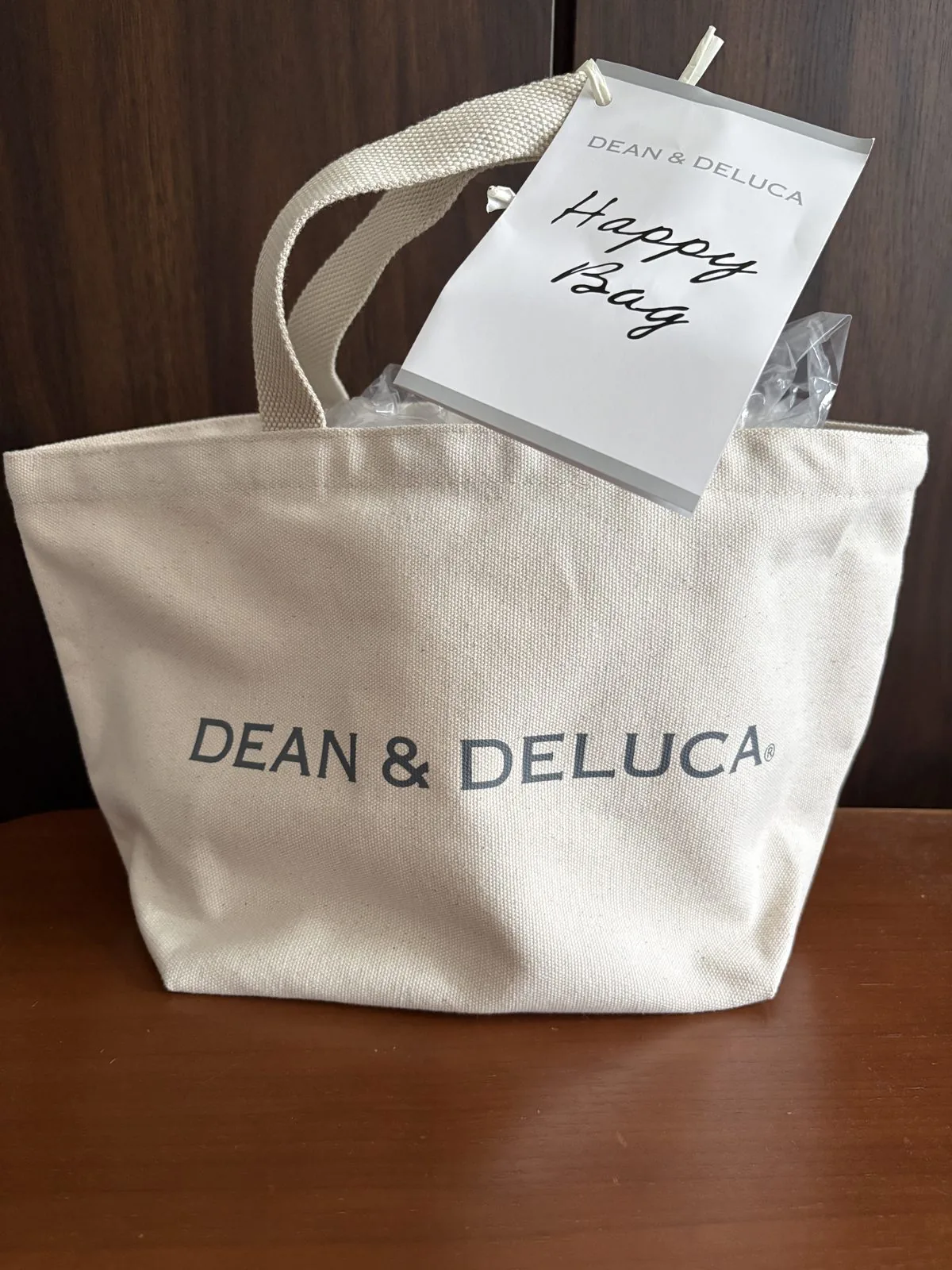 Happy Bagのキャンバストートバッグ。「Happy Bag」のタグ付き