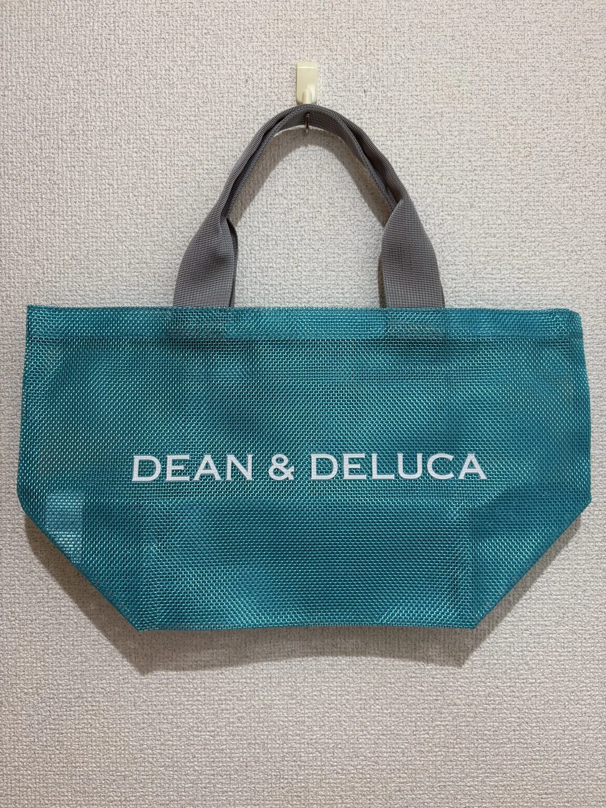 DEAN&DELUCAの限定メッシュトートバッグ（ターコイズ）