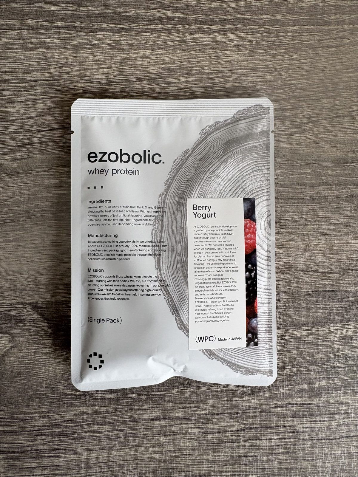 ezobolicのホエイプロテイン ベリーヨーグルト味のパッケージ
