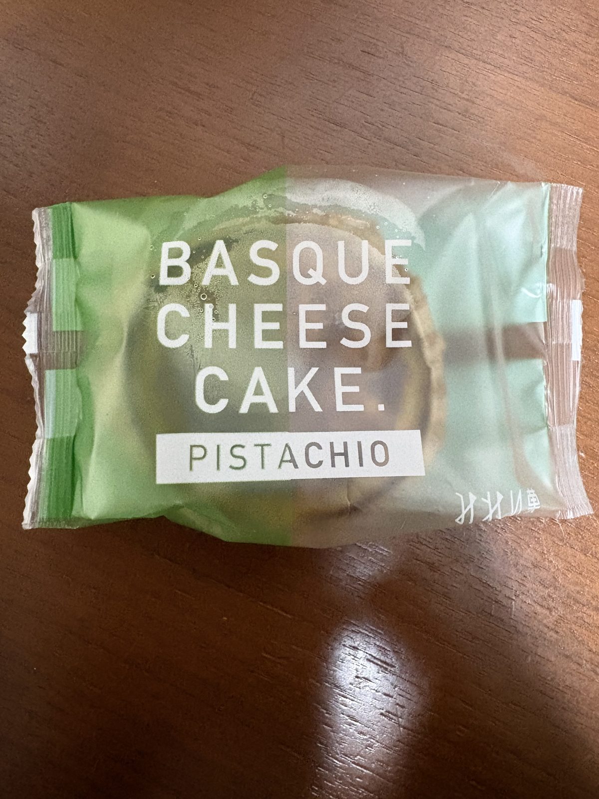 バスクチーズケーキ ピスタチオのパッケージ