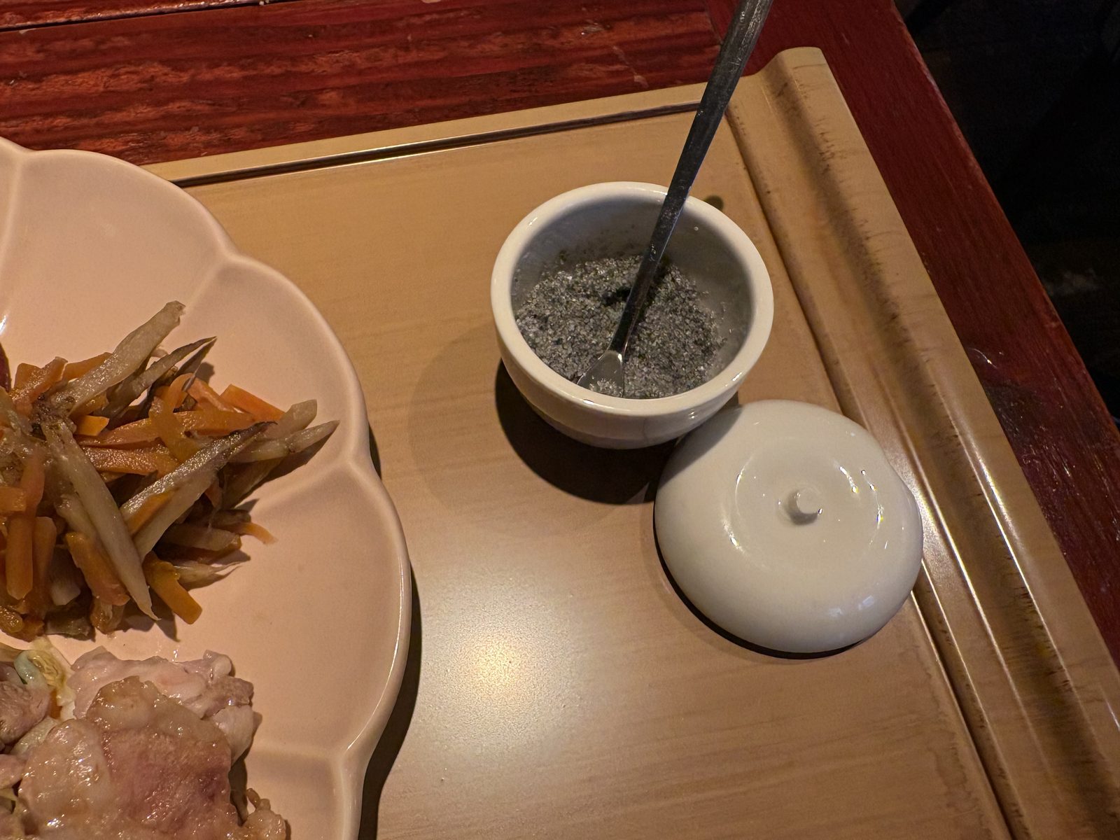 GENMAIの味変用シリカ塩。きんぴらごぼうや瓜生豚に添えて