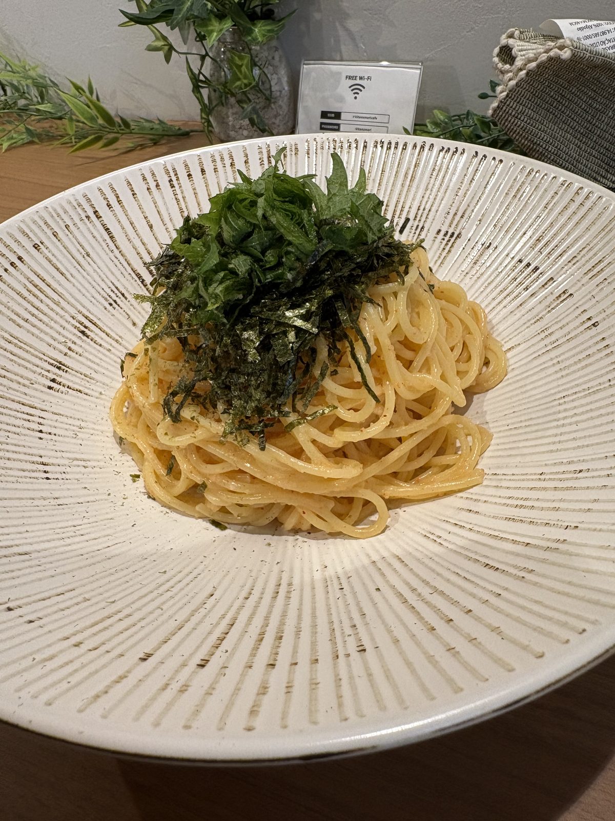 北の森珈琲のかねふく明太子パスタ。大葉ときざみ海苔がたっぷり