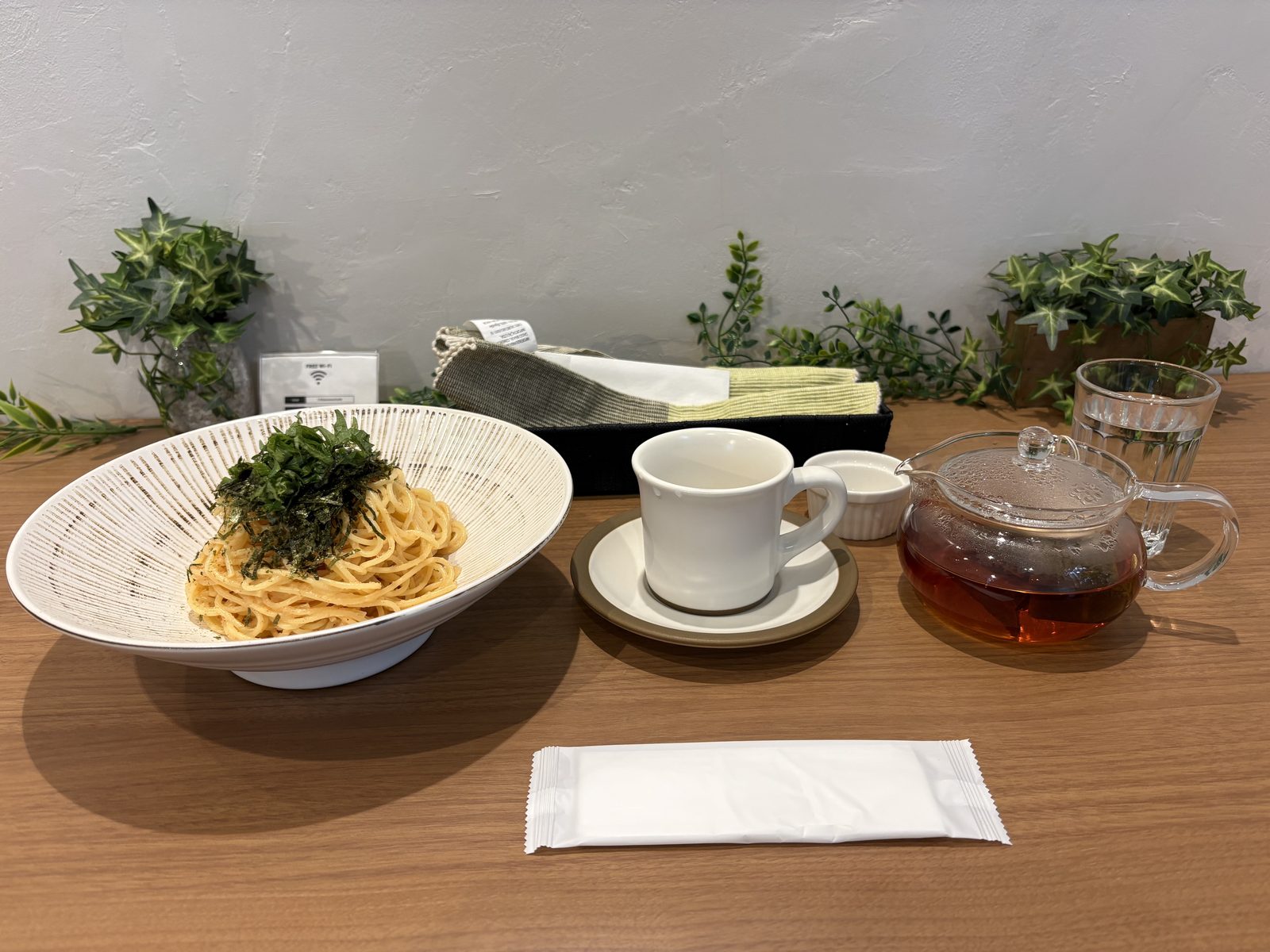 北の森珈琲のかねふく明太子パスタと厳選茶葉の紅茶(ダージリン)のセット