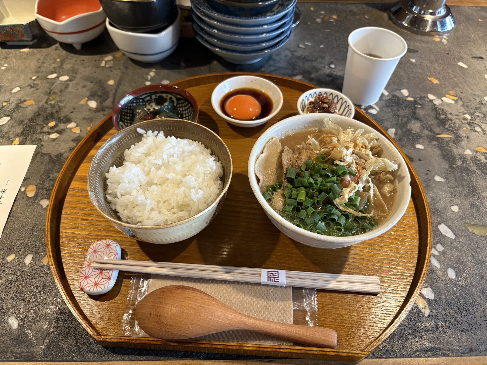 米十汁の豚汁と選べる小鉢の定食