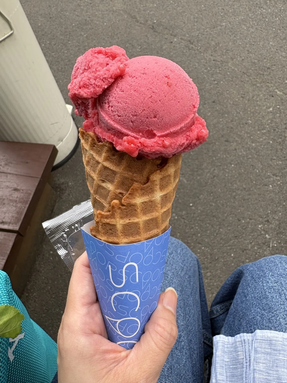 SCOOPのラズベリーのワッフルコーン730円