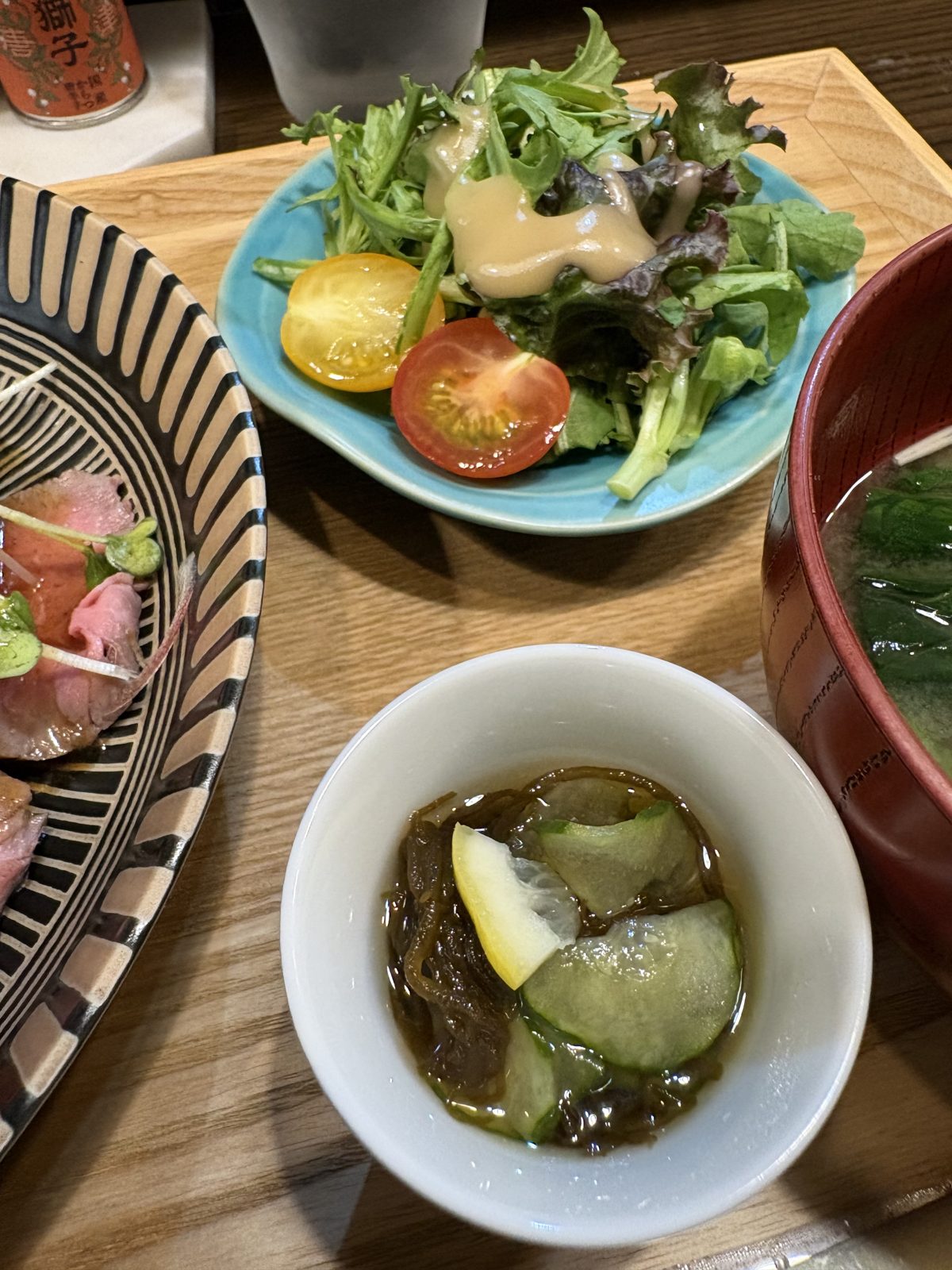 春菊のサラダともずく酢の小鉢